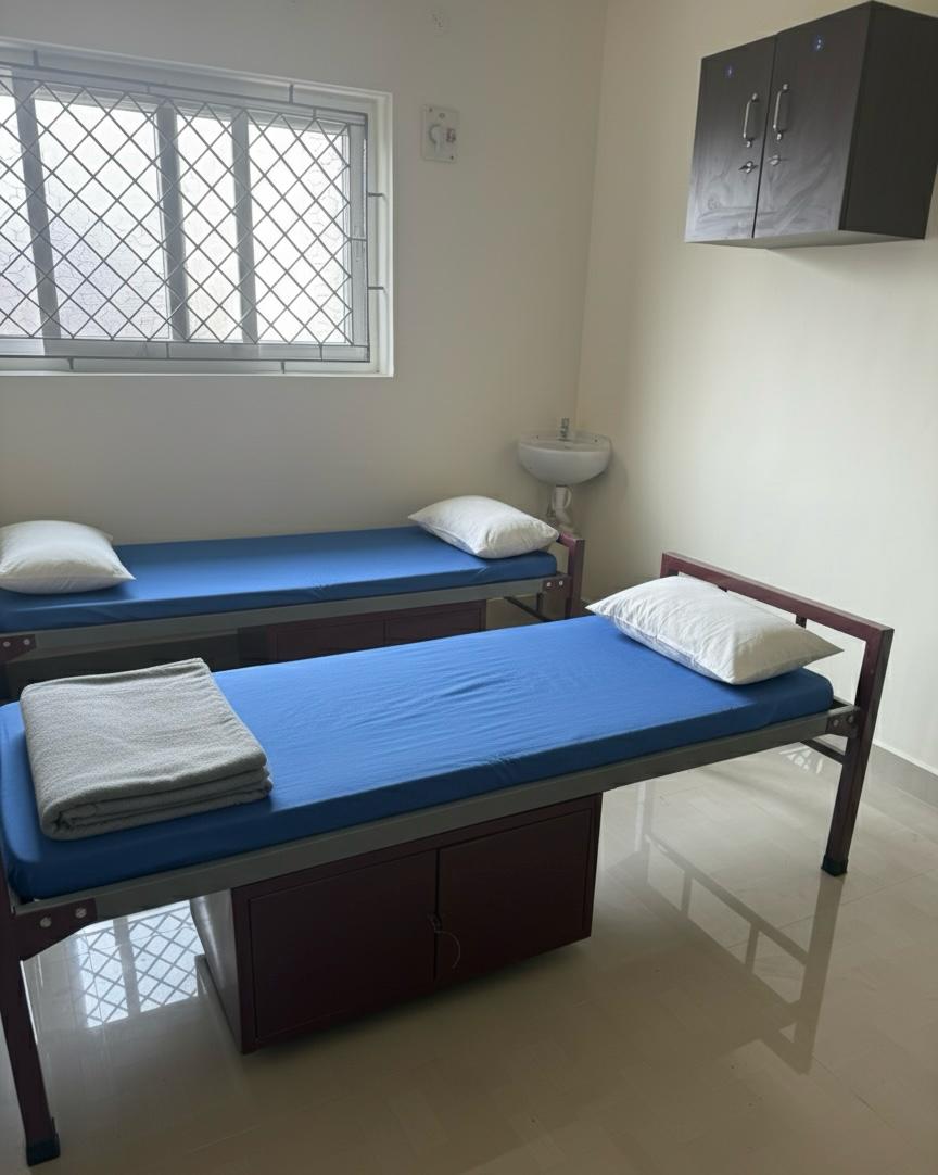 Women's PG room in Tambaram at Kani Women's PG - Two Sharing Room